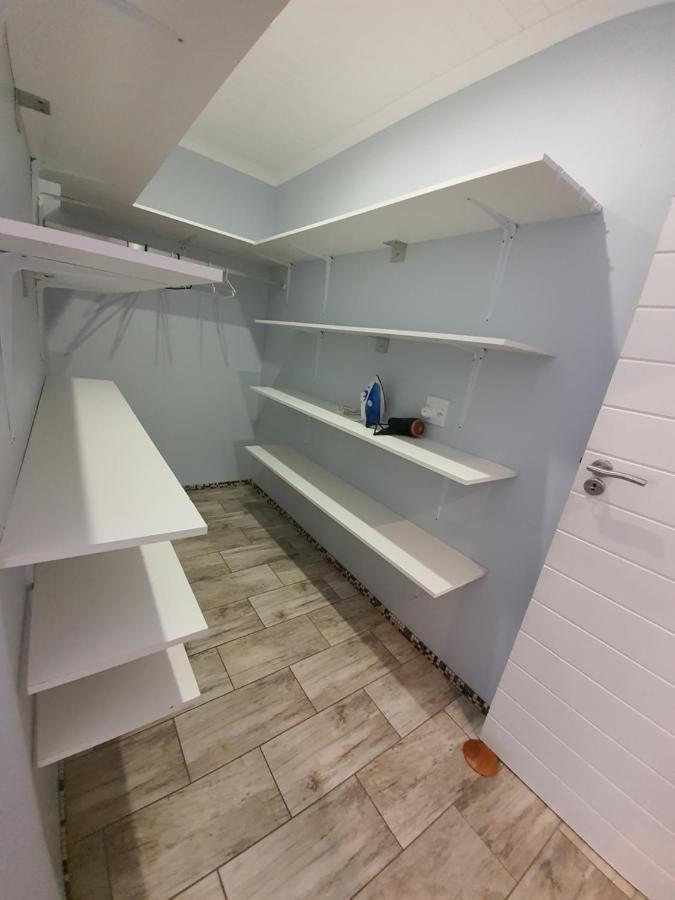 Apartment On Gillian Unit 1 *